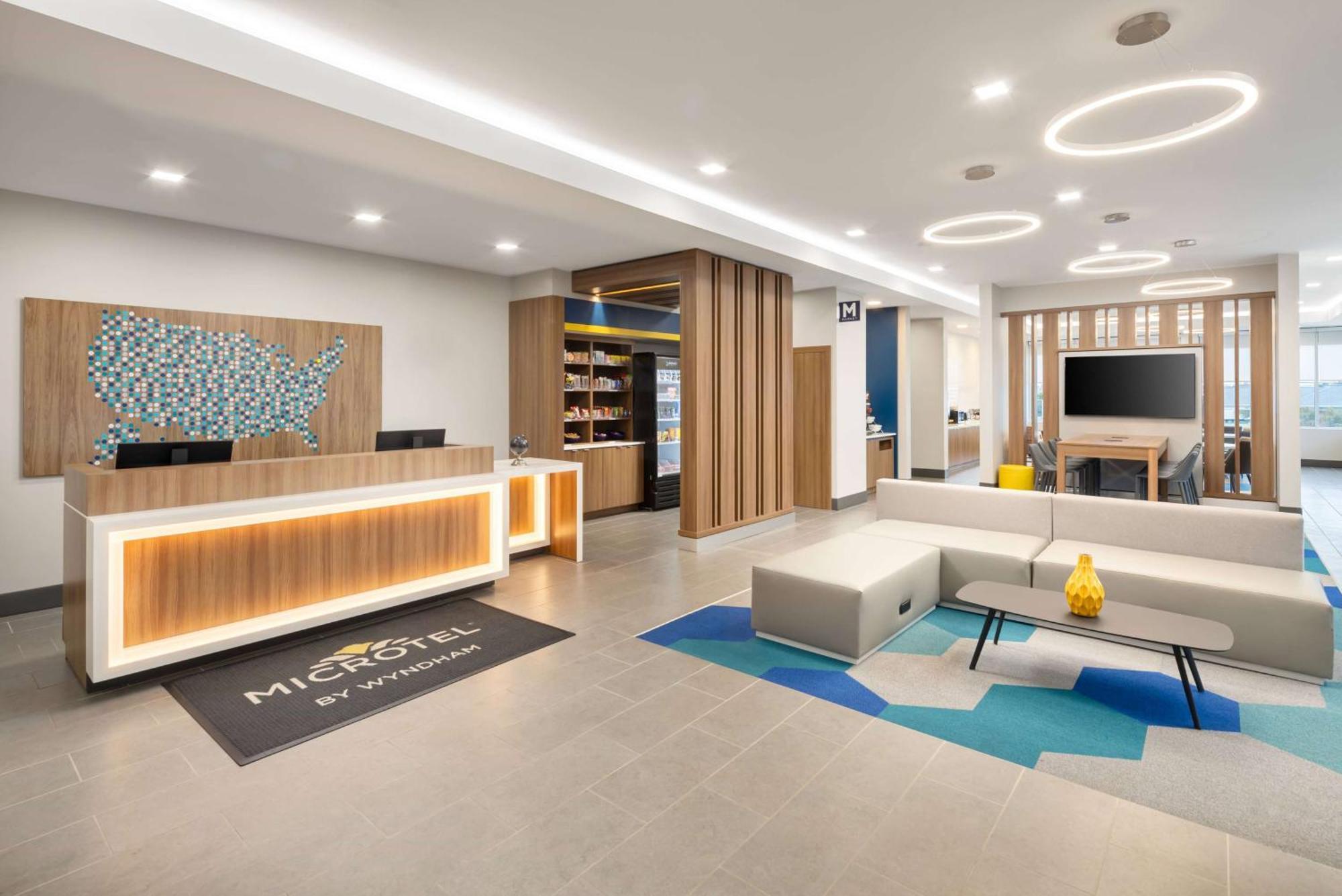 Microtel Inn & Suites By Wyndham Macedon Eksteriør billede