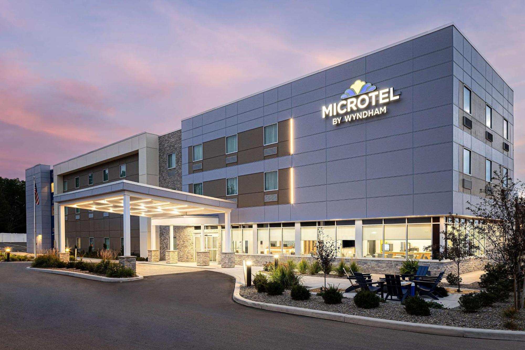 Microtel Inn & Suites By Wyndham Macedon Eksteriør billede